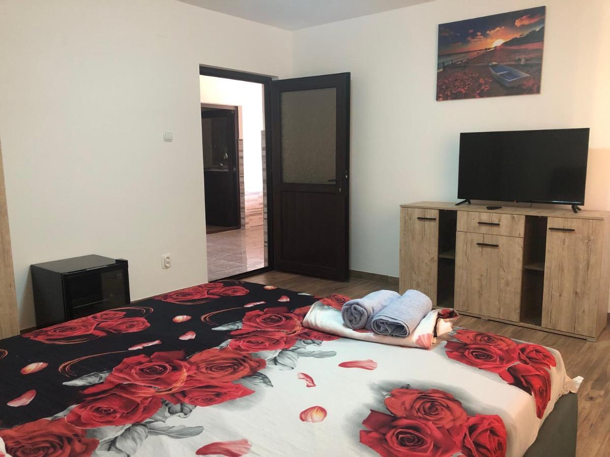 Vila Antonia Hotel คอสติเนช ภายนอก รูปภาพ